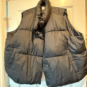 Women's Cropped Black Puffer Vest